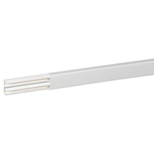40x16 mm-es DLPLUS kábelcsatorna 1 válaszfallal hivatkozással 030021 a márkától LEGRAND