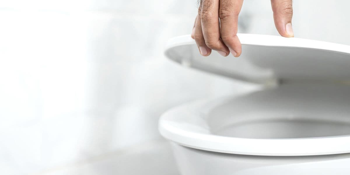 How to remove the yellow from the toilet lid