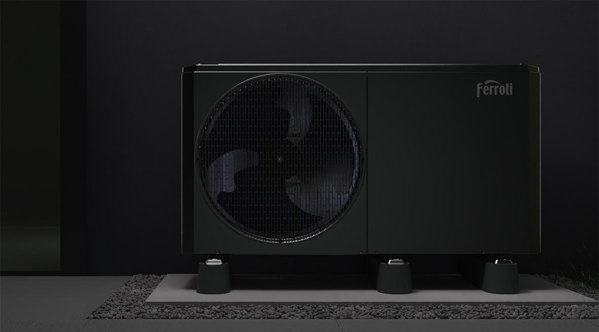 Ferroli OMNIA Life M 6 kW monoblokkos R290 levegő-víz hőszivattyú távirányítóval hivatkozással 4B4770069 a márkától FERROLI