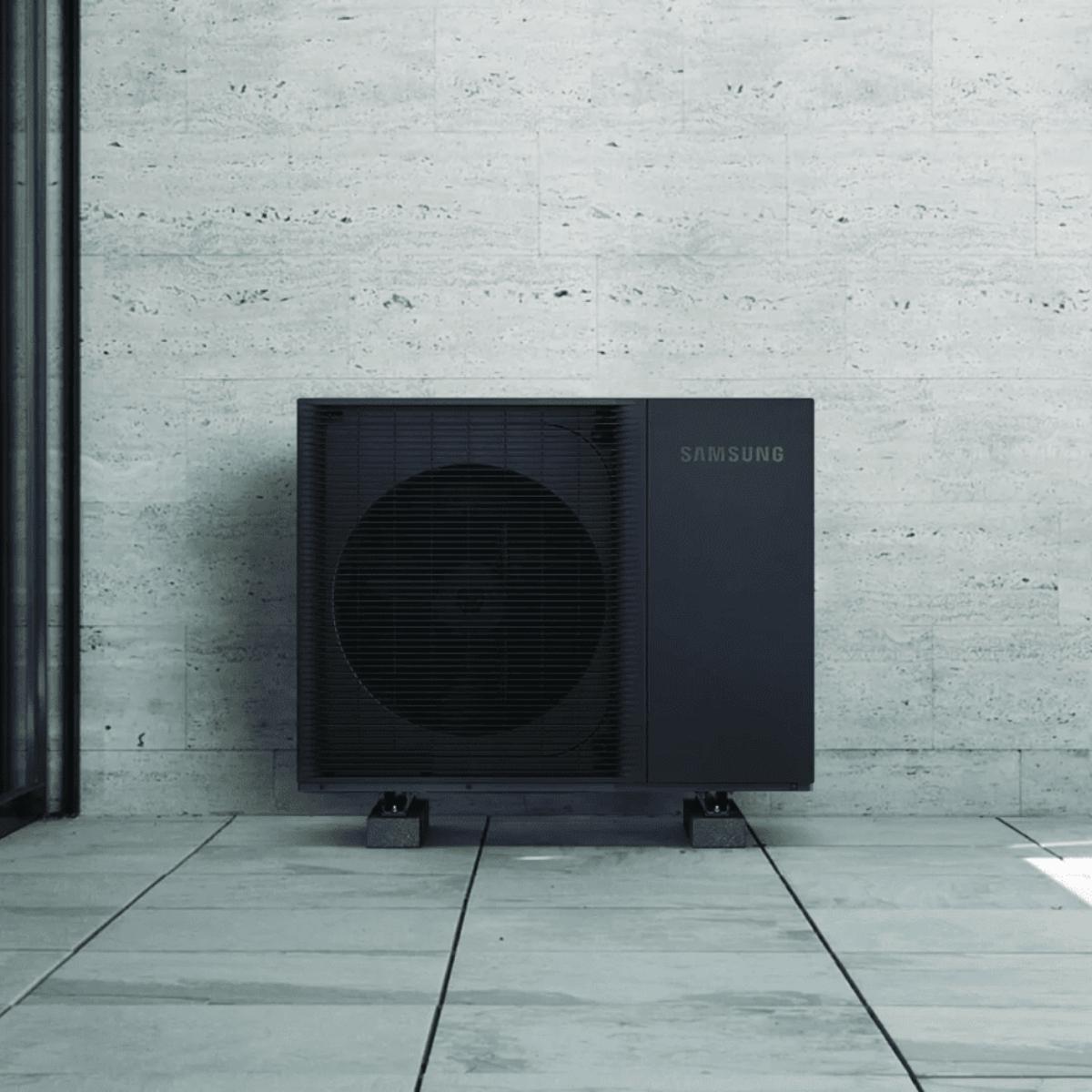 Samsung EHS HT Quiet 12 kW háromfázisú monoblokkos kültéri levegő-víz hőszivattyú hivatkozással AE120BXYDGG/EU a márkától SAMSUNG