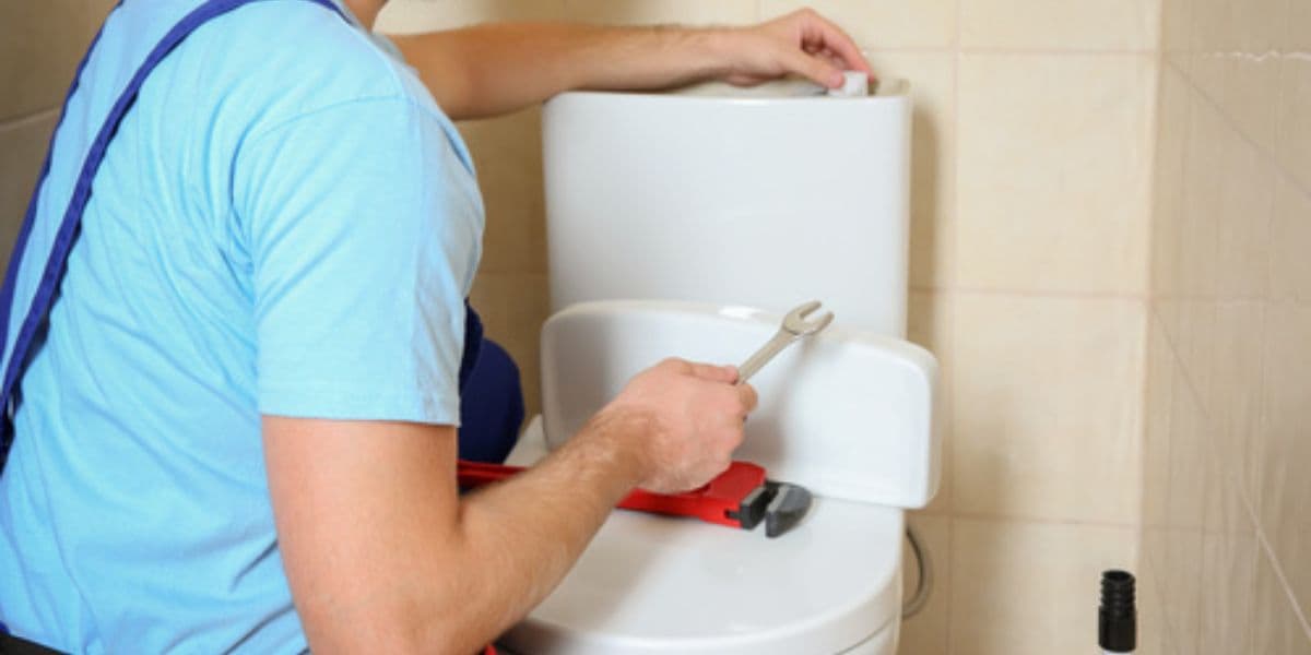 How to fix a leaking toilet tank